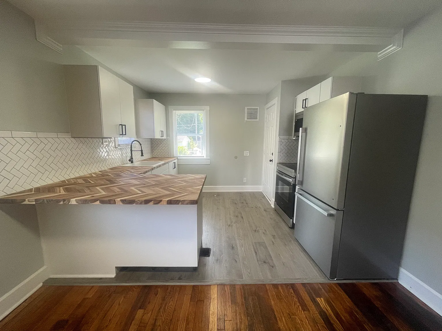 2 bed, 1020 sqft, $1,500 — Photo 2