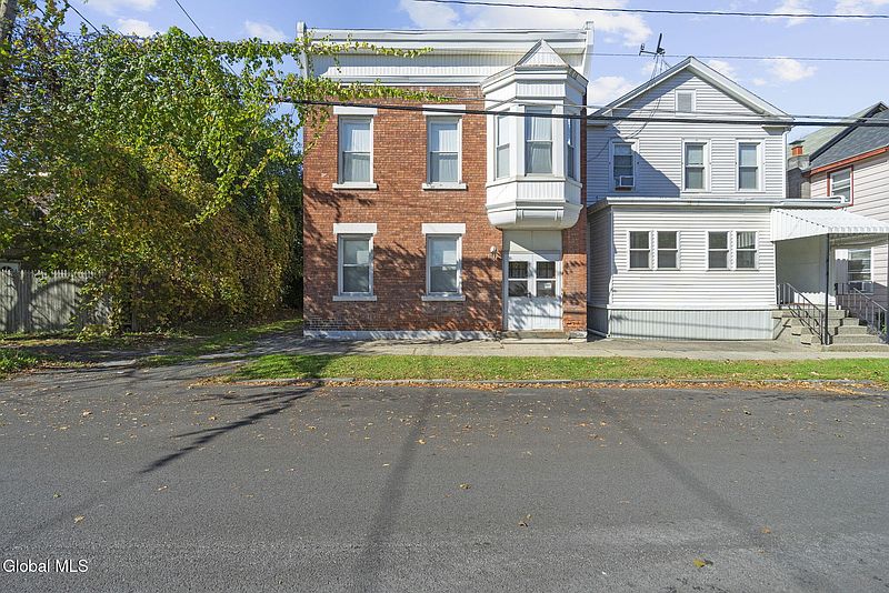 2nd image of 2315 3rd Avenue