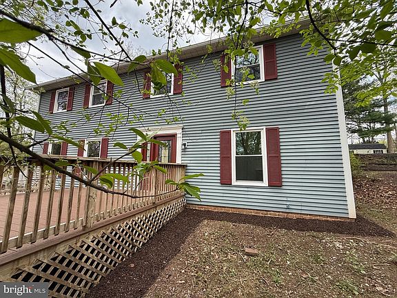 3rd image of 11 Pine Tree Dr