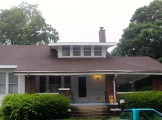 917 Jackson Ave, Charleston, IL 61920