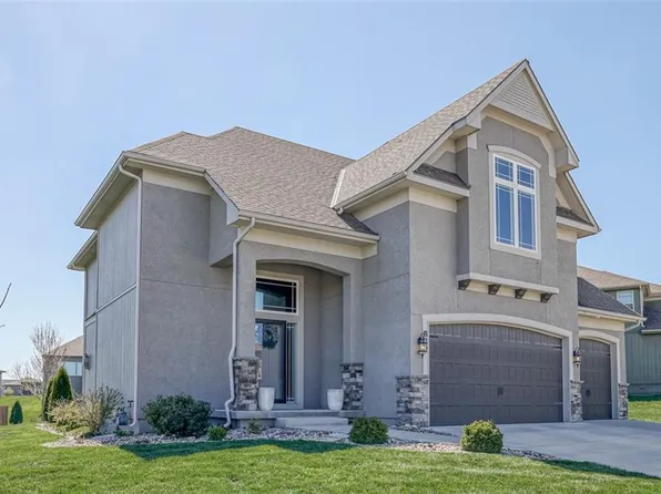 825 Old Hickory Rd, Greenwood, MO 64034