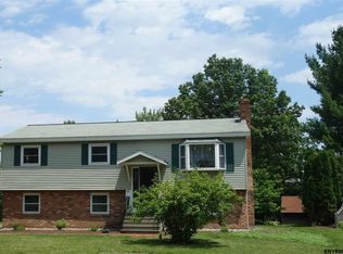 40 Bayberry Ct, Voorheesville, NY 12186