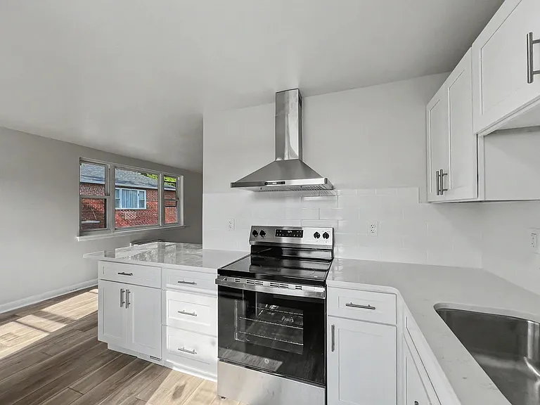 8 Midland Rd — Photo 4