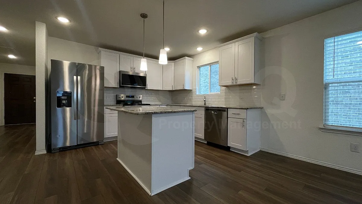 3 bed, 2.0 bath, 1743 sqft, $2,199 — Photo 4
