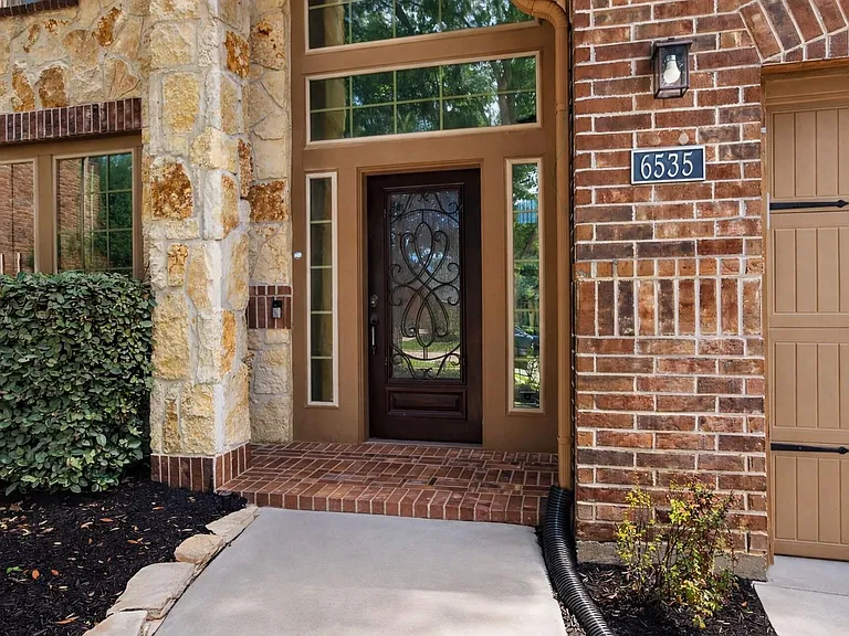 6535 Arroyo Springs Ln — Photo 5