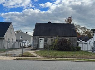 34 Wilson Rd, Valley Stream, NY 11581