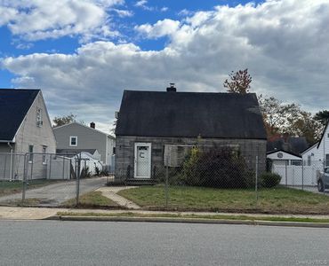 34 Wilson Road, Valley Stream, NY, 11581
