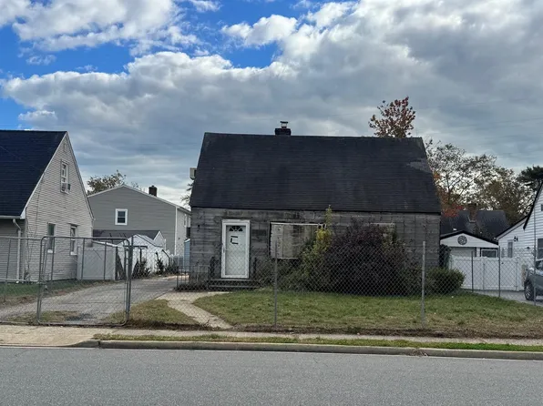 34 Wilson Road, Valley Stream, NY 11581