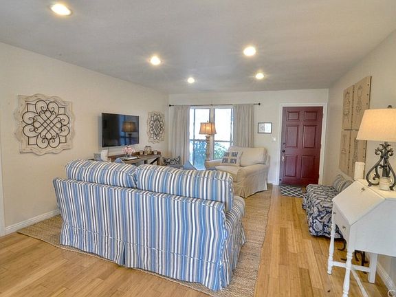 5th image of 2420 E 4th St APT 6