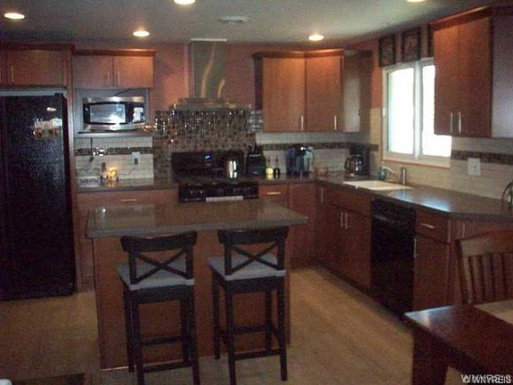 3rd image of 19 Blair Ln