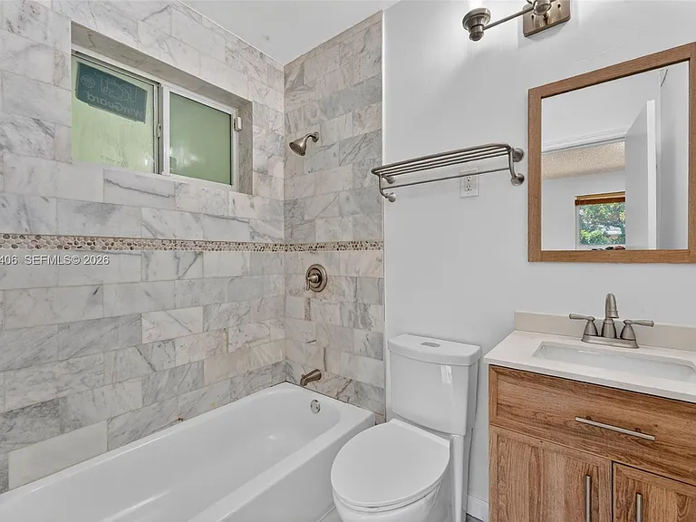 1401 NE 200th Ter — Photo 26