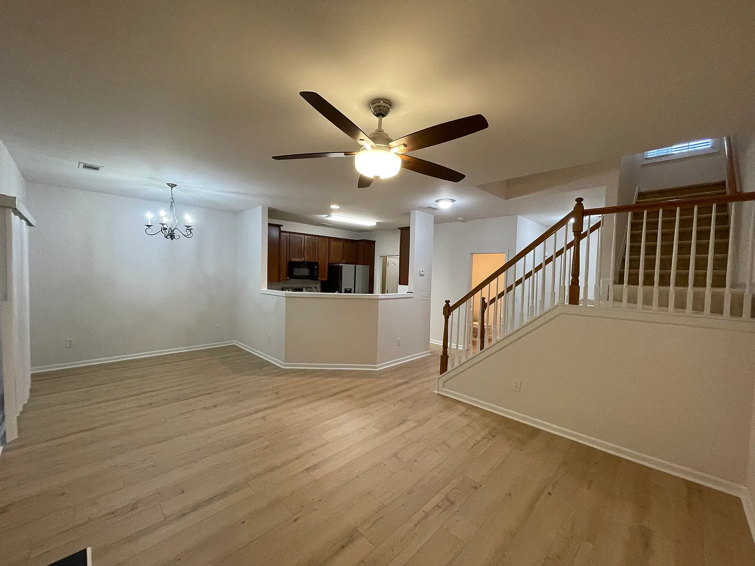3 bed, 2.5 bath, 1688 sqft, $2,000 — Photo 1