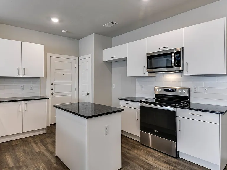 653 Blackland Dr — Photo 6