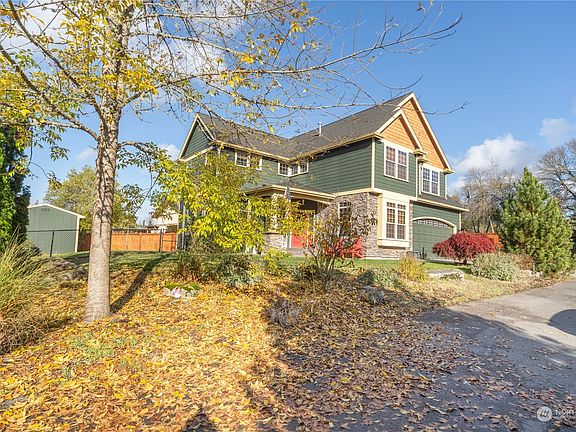 3rd image of 1895 Redwood Drive