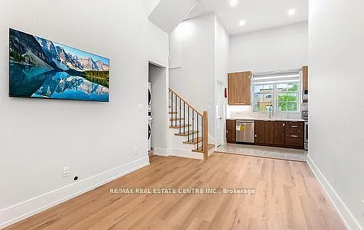 271 Queen St S #204 — Photo 7