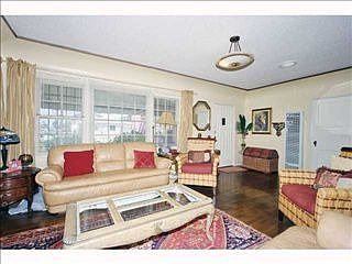 4th image of 4492 Winona Ave