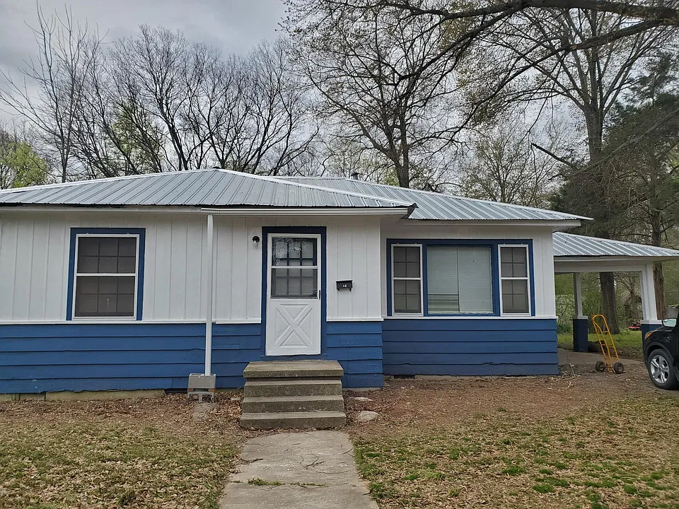 1103 E Moore Ave