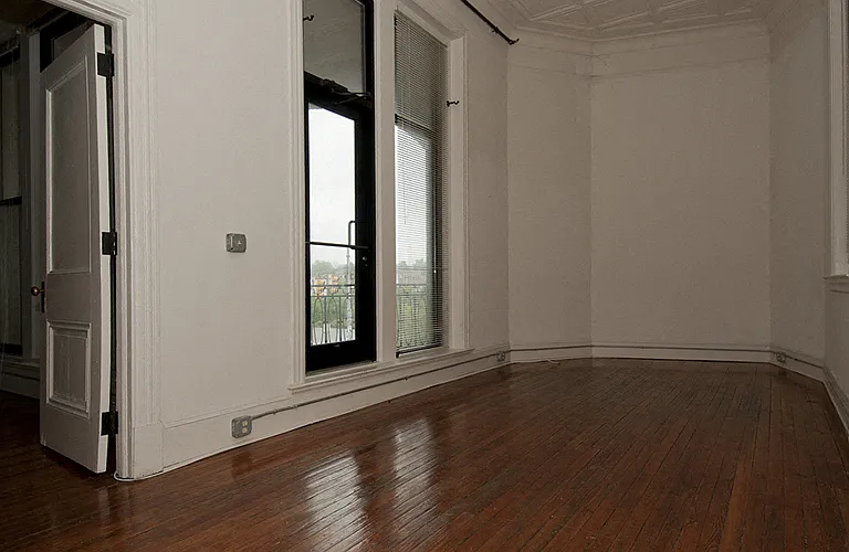 2 BEDROOM 2 BATH LIVING ROOM