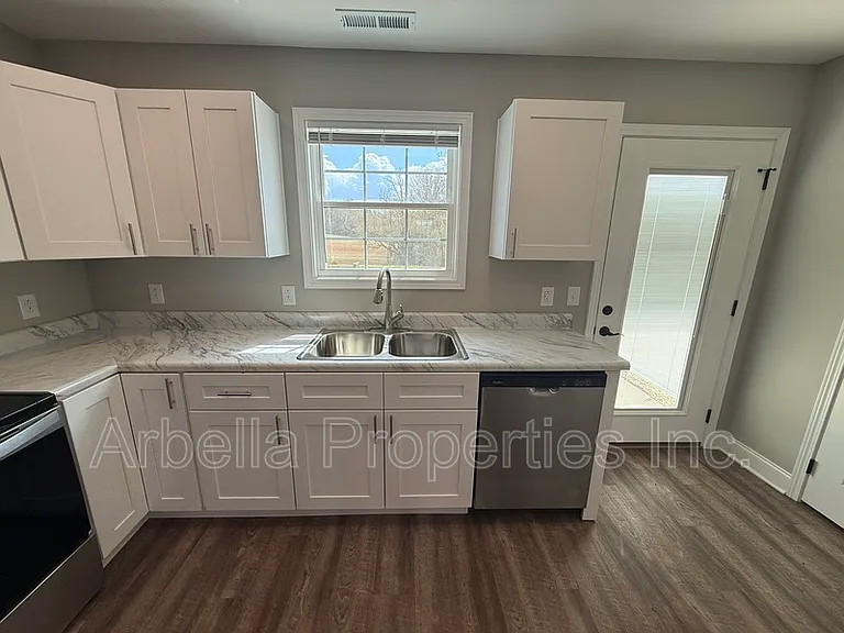 127 Adams And Corby Rd #24 — Photo 7