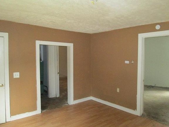3rd image of 407 Chestnut St