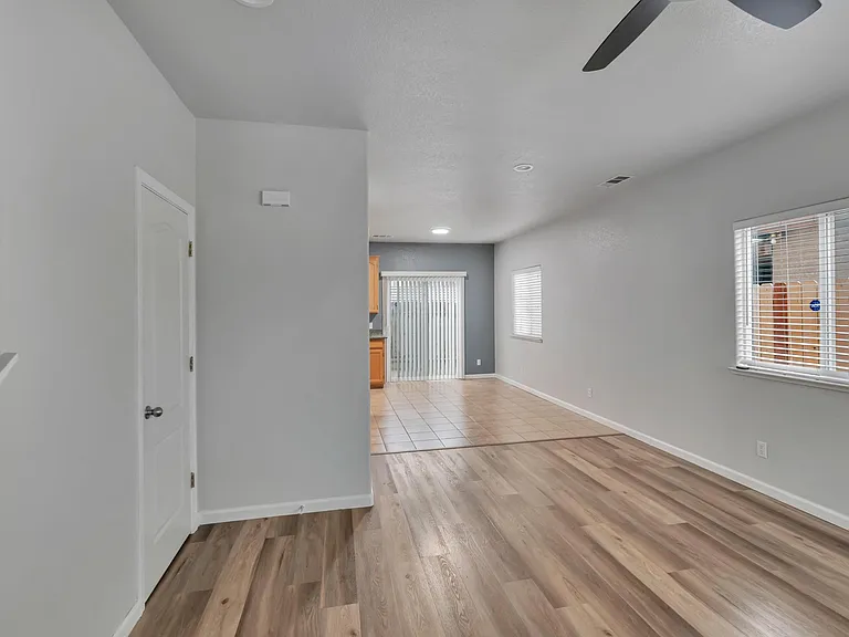 1061 Vermont Ave — Photo 5