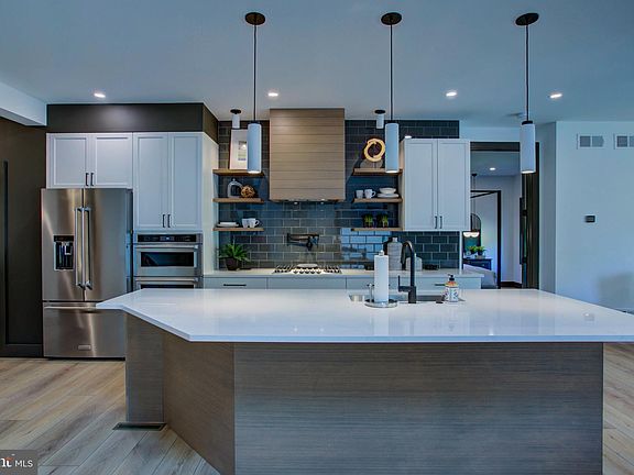 4th image of 1090 Alden Way #106