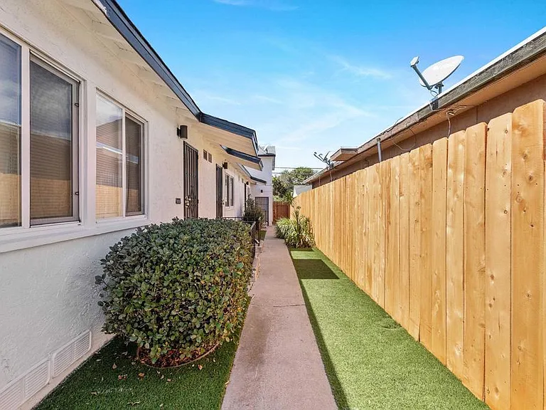 2844 Fairmount Ave — Photo 15