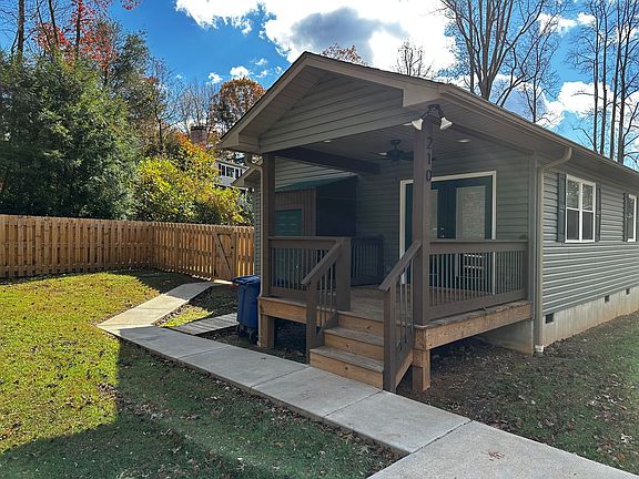 2nd image of 210 N Park Ln