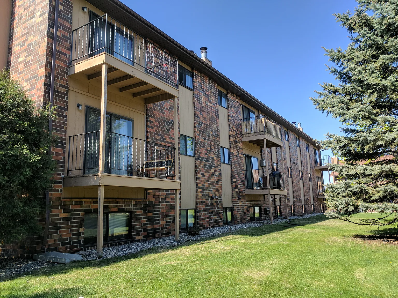 Autumn Brook Apartments — Photo 3