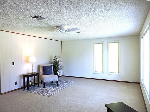 2nd image of 1515 Cottonwood Dr
