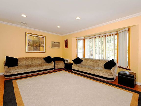 2nd image of 13 Birchwood Ct E