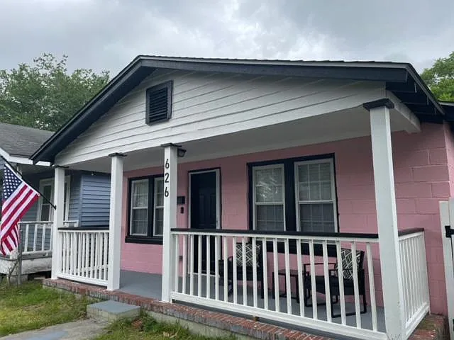 626 E Waldburg St