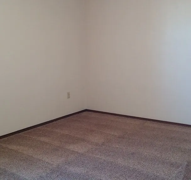 910-920 Fairmont Ct — Photo 12