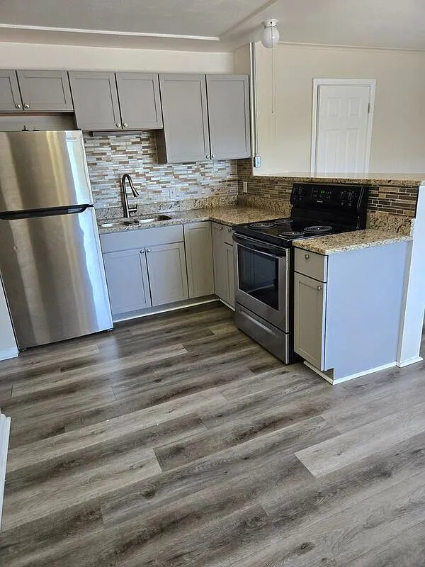 2 bed, 1.0 bath, $1,595 — Photo 1