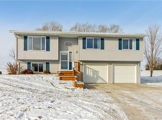 151 Hi View Dr, Knoxville, IA 50138