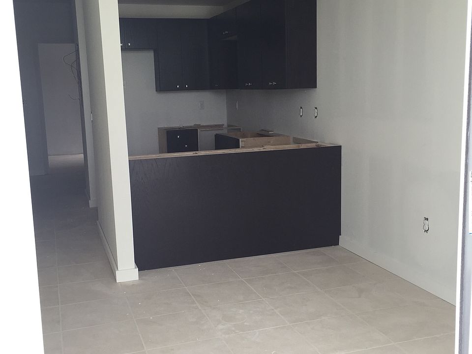 2nd image of 914 SW 31st Ave #307