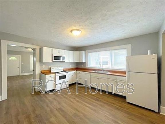 5th image of 1036 Nelson Ave