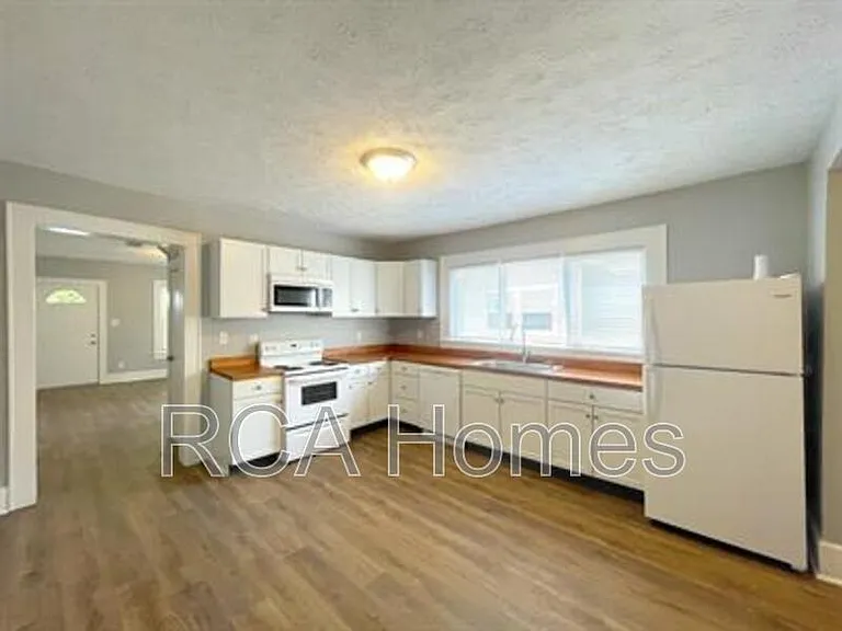 1036 Nelson Ave — Photo 5
