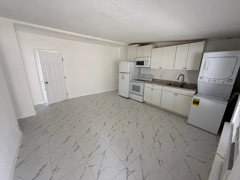 11954 Watergate Cir