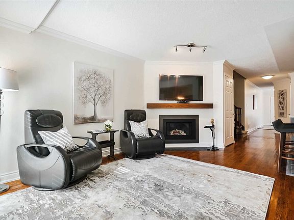 5th image of 1256 Cottonwood Cres