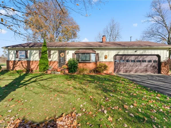 5592 Houston Rd, Lowellville, OH 44436