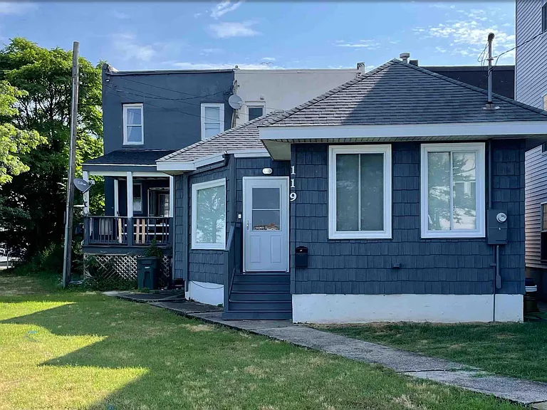 119 Saint Davids Pl — Photo 1