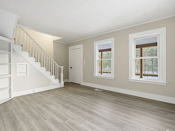 5th image of 62 E Main St