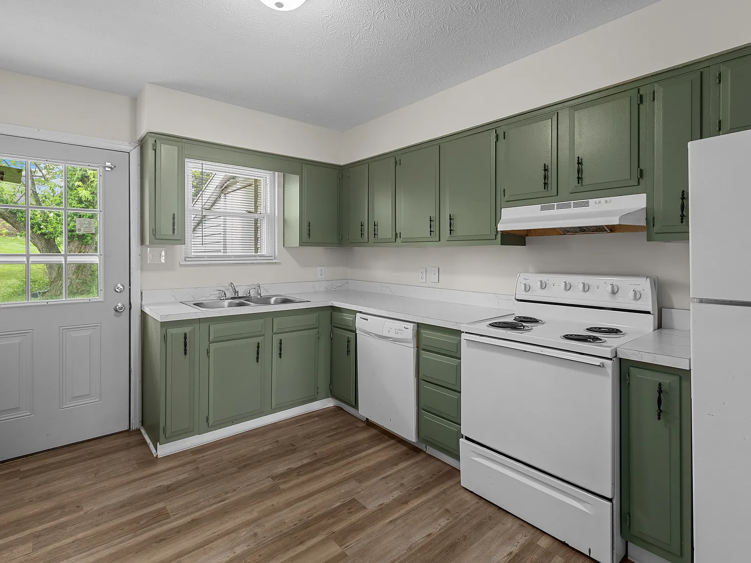 3 bed, $1,275 — Photo 4