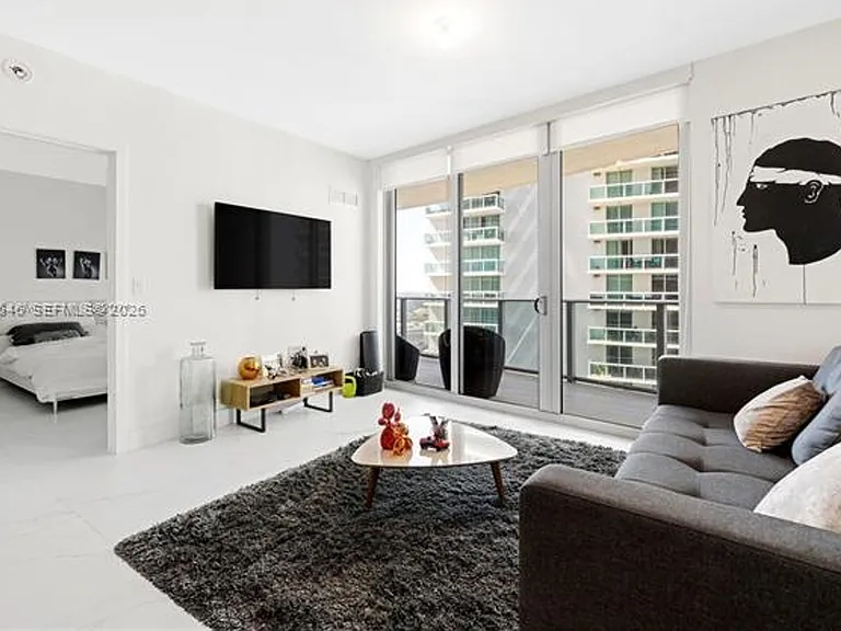 488 NE 18th St #2307 — Photo 4