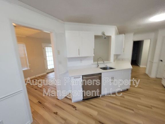 5th image of 2312 Perot Dr