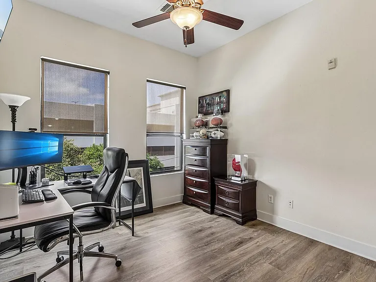 2305 Camden Dr #B — Photo 12