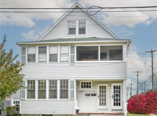 4 Parkway Dr, Stratford, CT 06614