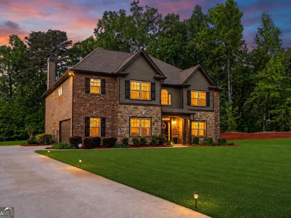 3 Westwood Lake Dr, Newnan, GA 30263
