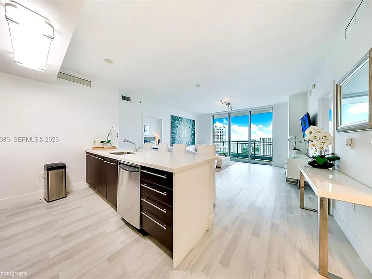 90 SW 3rd St #3109 — Photo 8